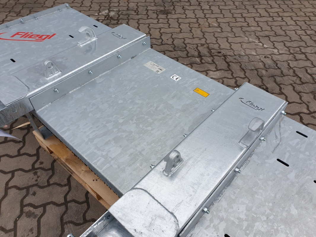 Gadanheira nuevo Fliegl Kehrbesen Löwe 2,50m*: foto 7