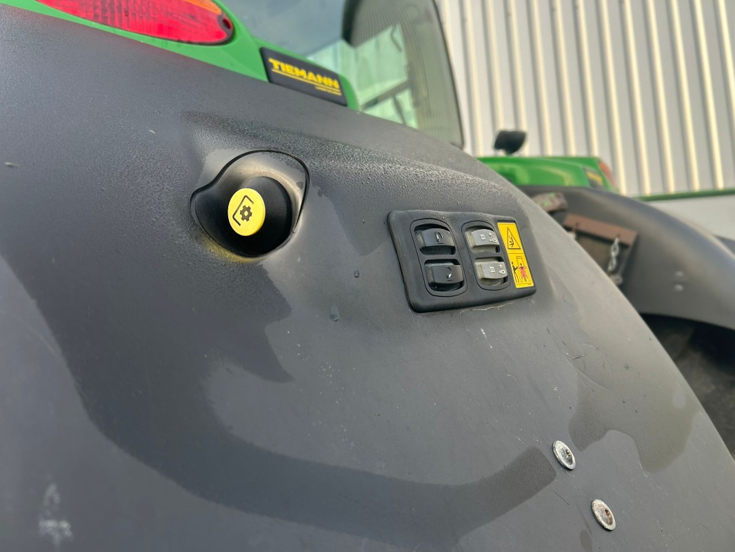 Trator John Deere 6215R: foto 6