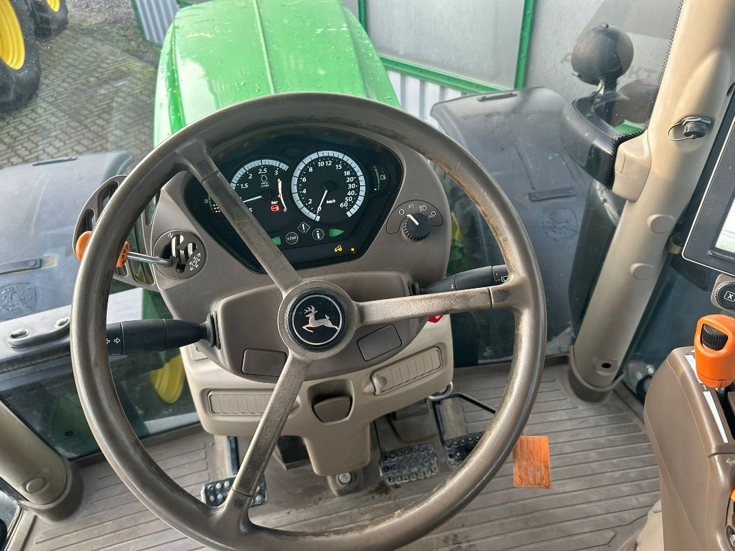 Trator John Deere 6215R: foto 11