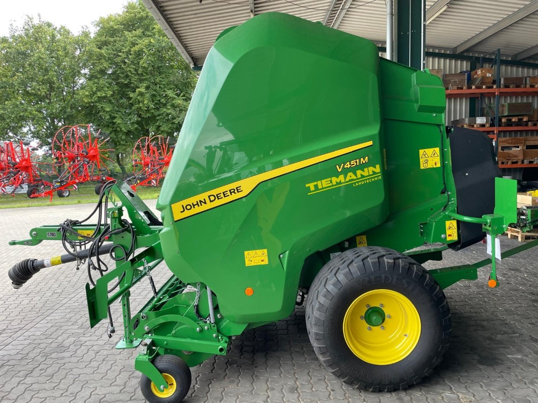 John Deere V451M - Empacotador de fardos: foto 1 John Deere V451M - Empacotador de fardos: foto 1