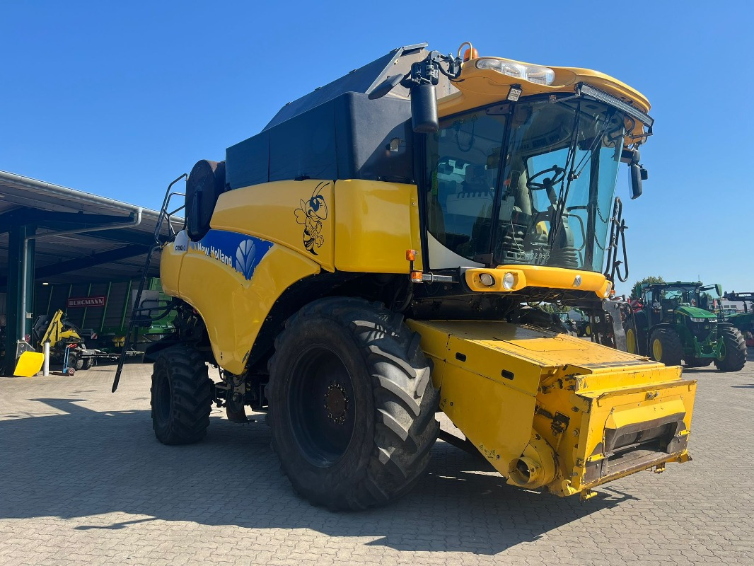 New Holland CR 9080 - Ceifeira debulhadora: foto 4 New Holland CR 9080 - Ceifeira debulhadora: foto 4