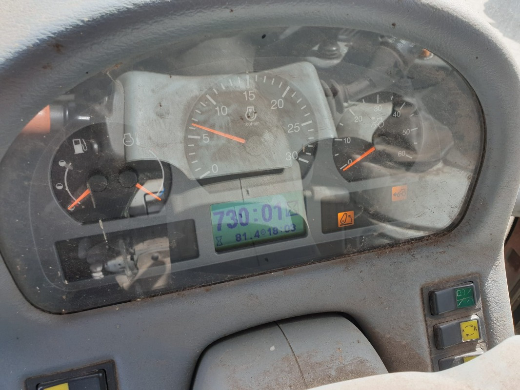 Valtra T151 - Trator: foto 3 Valtra T151 - Trator: foto 3