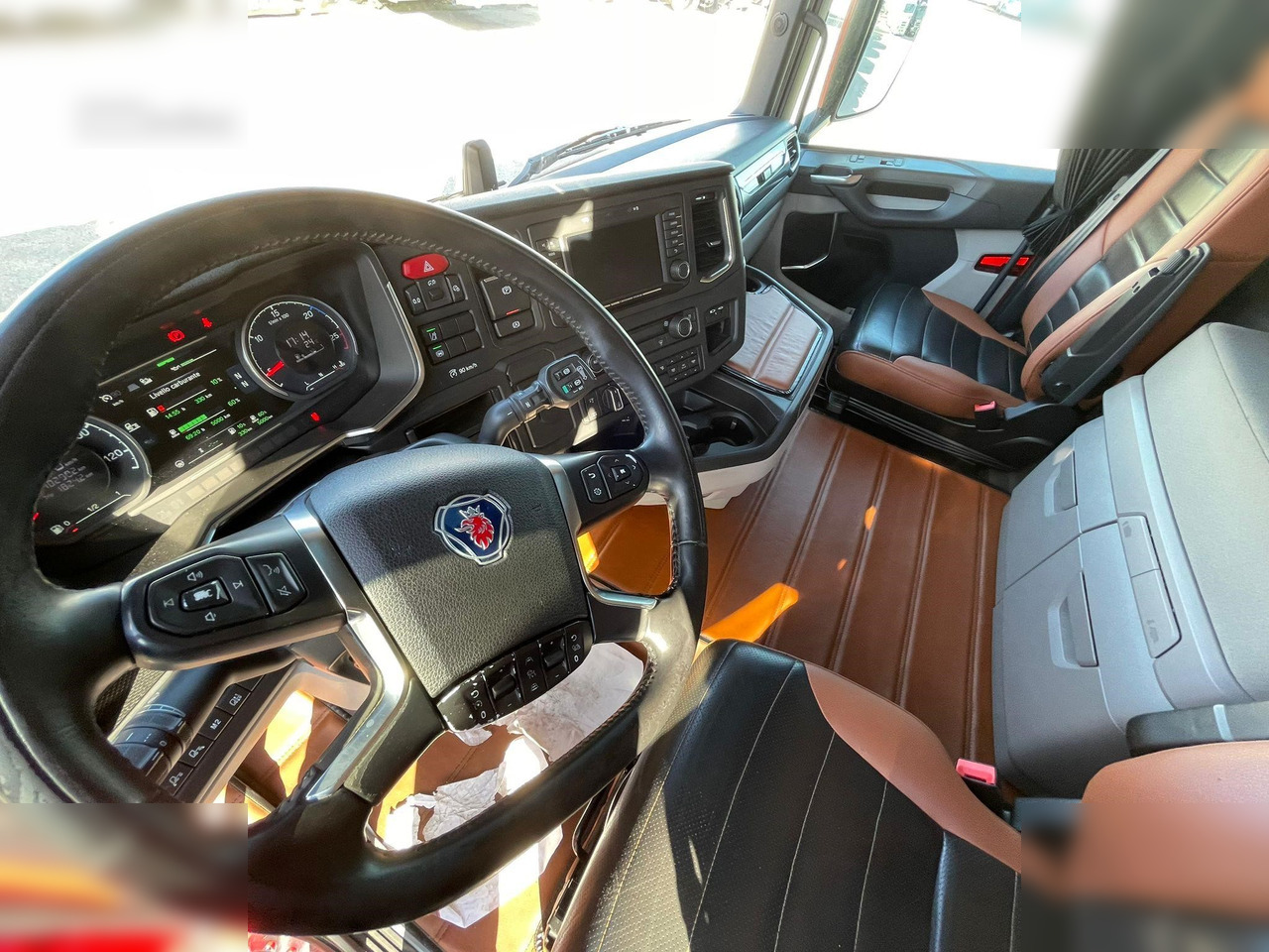 SCANIA R450 - Caminhão transportador de contêineres/ Caixa móvel: foto 5 SCANIA R450 - Caminhão transportador de contêineres/ Caixa móvel: foto 5