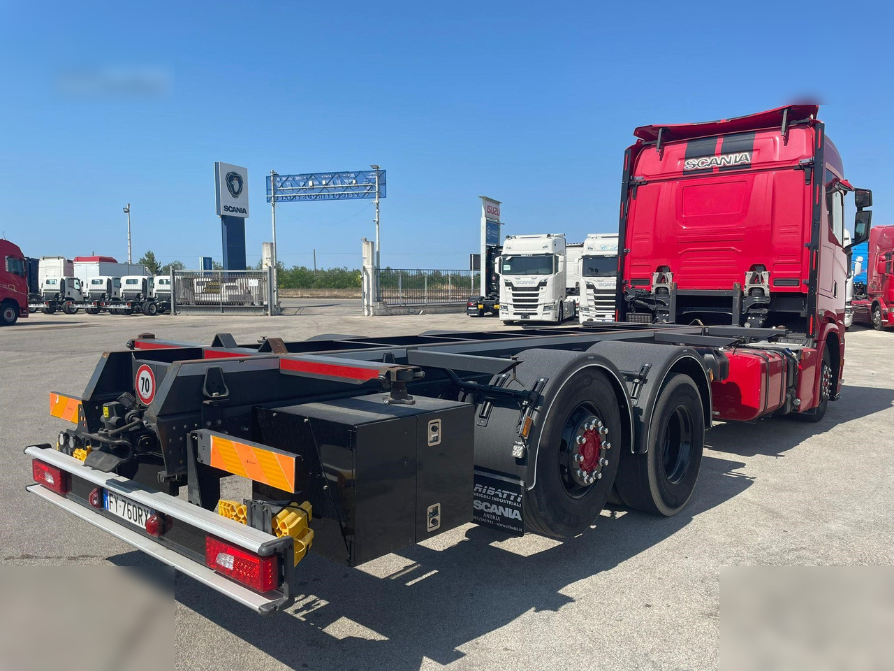 Caminhão transportador de contêineres/ Caixa móvel SCANIA S500: foto 7