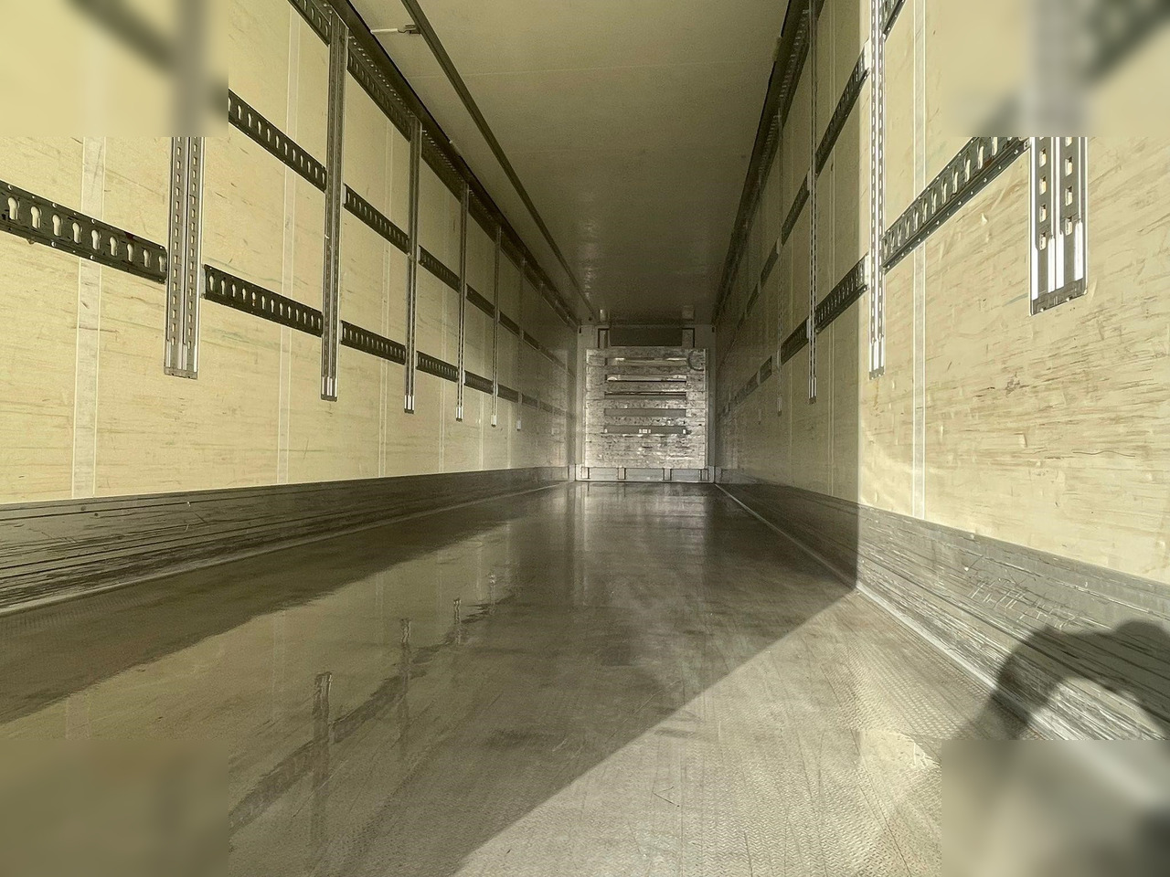 SCHMITZ CARGOBULL - Semireboque frigorífico: foto 3 SCHMITZ CARGOBULL - Semireboque frigorífico: foto 3