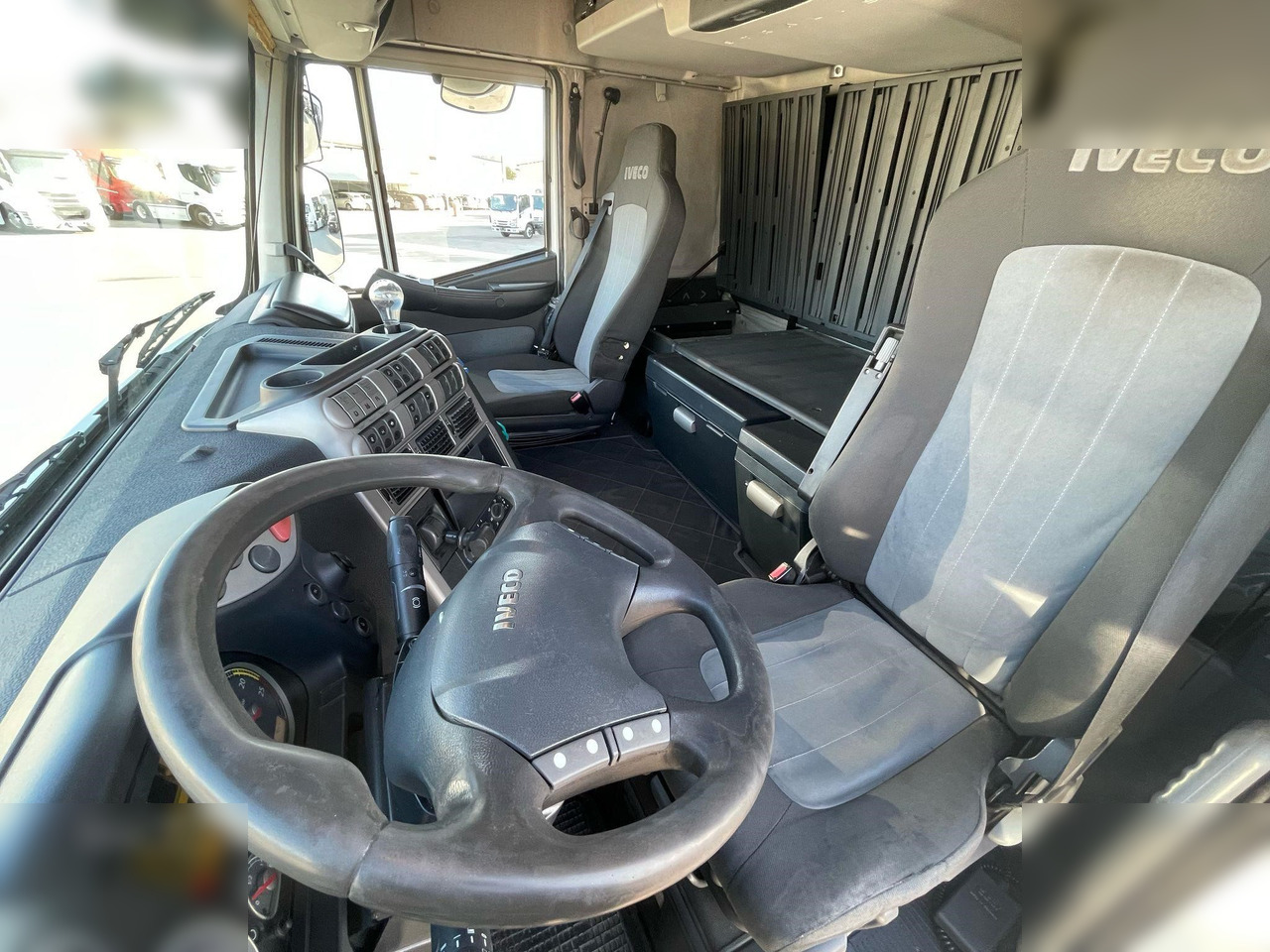 Fotografia de interior 1: Tractor IVECO STRALIS 500