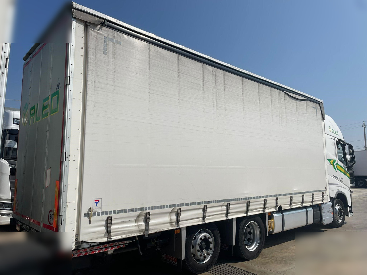 VOLVO FH13.500 - Caminhão com lona: foto 4 VOLVO FH13.500 - Caminhão com lona: foto 4