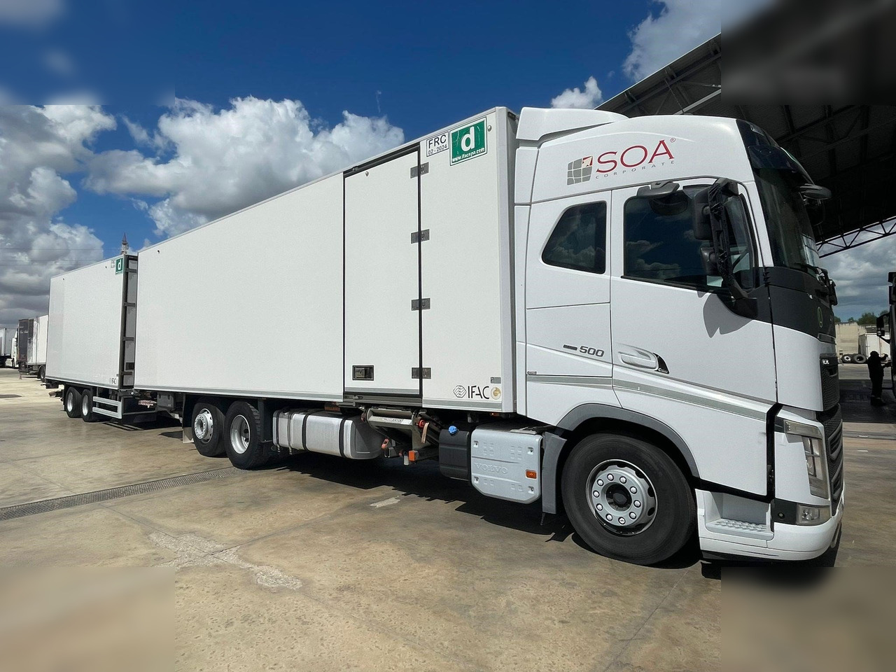 VOLVO FH500 - Caminhão frigorífico: foto 1 VOLVO FH500 - Caminhão frigorífico: foto 1