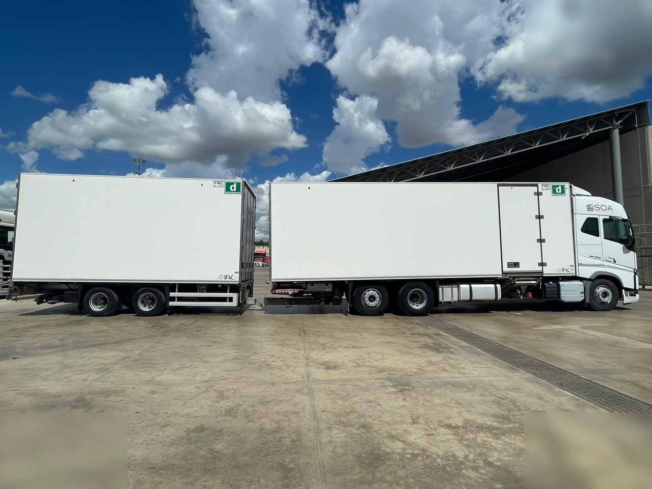 VOLVO FH500 - Caminhão frigorífico: foto 2 VOLVO FH500 - Caminhão frigorífico: foto 2