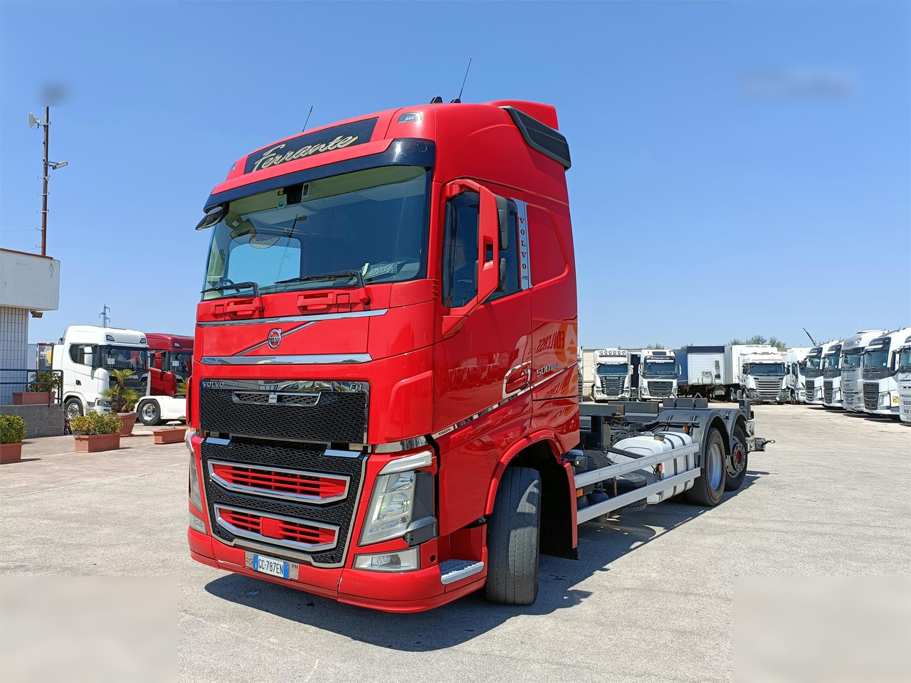 VOLVO FH500 - Caminhão transportador de contêineres/ Caixa móvel: foto 2 VOLVO FH500 - Caminhão transportador de contêineres/ Caixa móvel: foto 2