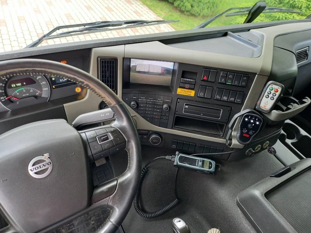 Caminhão frigorífico Volvo FM 330, 6x2, CARRIER SUPRA 950 U: foto 47