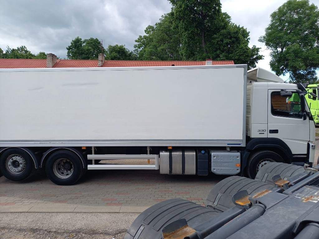 Caminhão frigorífico Volvo FM 330, 6x2, CARRIER SUPRA 950 U: foto 20