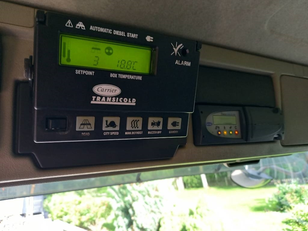 Caminhão frigorífico Volvo FM 330, 6x2, CARRIER SUPRA 950 U: foto 46