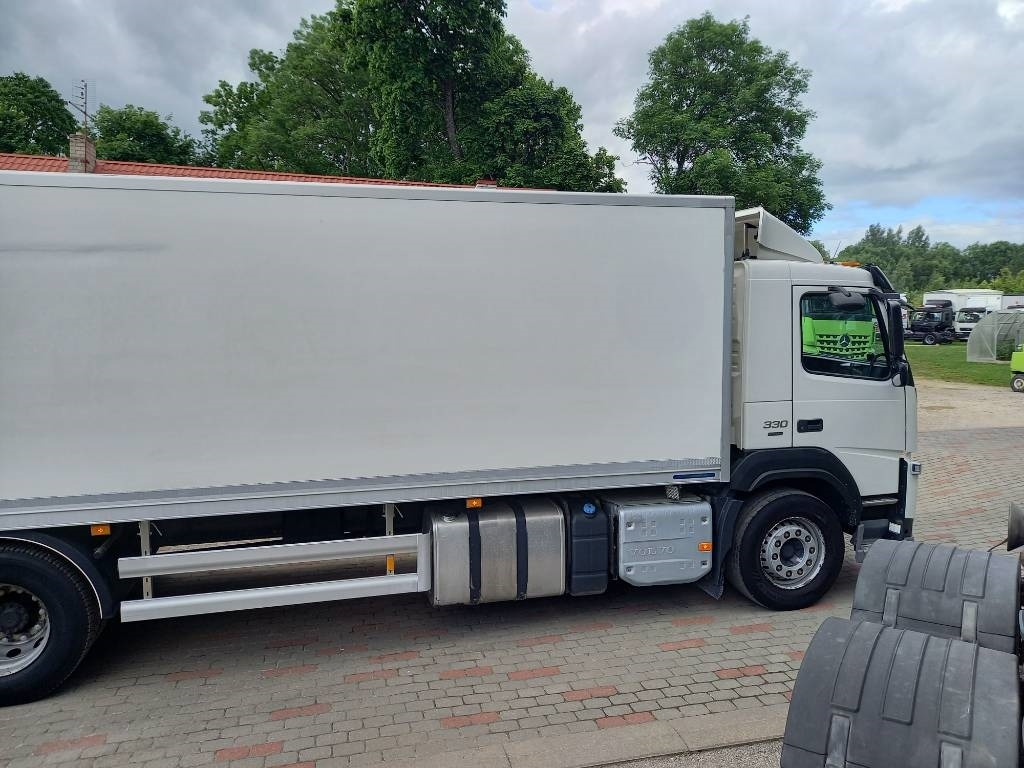 Caminhão frigorífico Volvo FM 330, 6x2, CARRIER SUPRA 950 U: foto 21