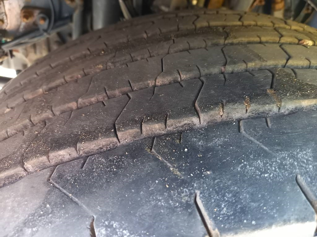 Caminhão frigorífico Volvo FM 330, 6x2, CARRIER SUPRA 950 U: foto 41