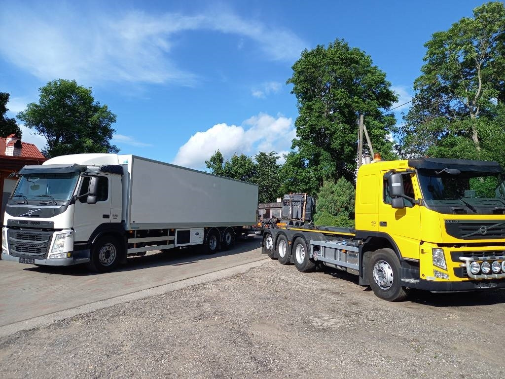 Caminhão frigorífico Volvo FM 330, 6x2, CARRIER SUPRA 950 U: foto 13