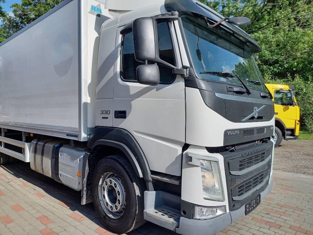 Caminhão frigorífico Volvo FM 330, 6x2, CARRIER SUPRA 950 U: foto 10