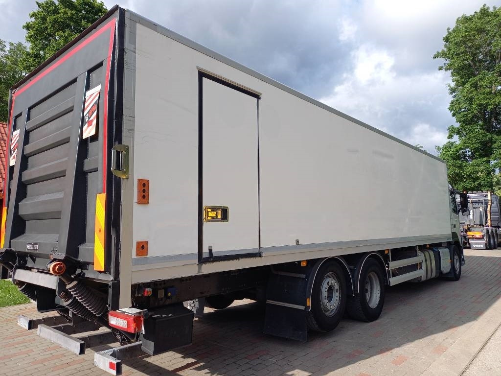 Caminhão frigorífico Volvo FM 330, 6x2, CARRIER SUPRA 950 U: foto 29