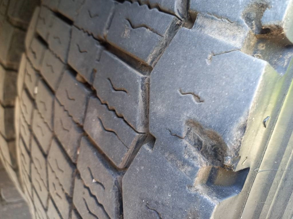 Caminhão frigorífico Volvo FM 330, 6x2, CARRIER SUPRA 950 U: foto 42