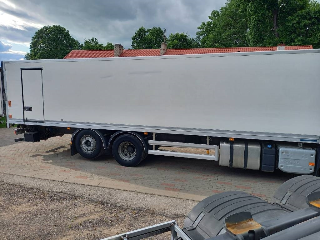 Caminhão frigorífico Volvo FM 330, 6x2, CARRIER SUPRA 950 U: foto 22