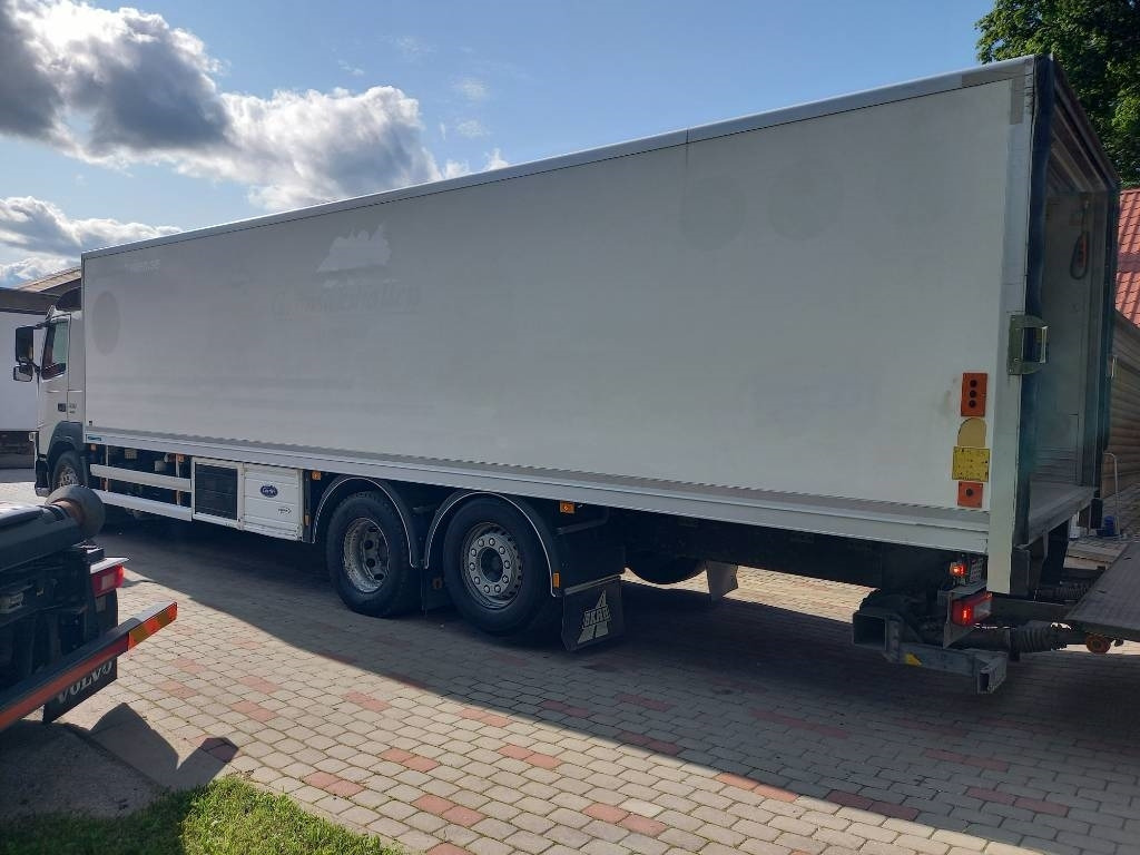 Caminhão frigorífico Volvo FM 330, 6x2, CARRIER SUPRA 950 U: foto 25