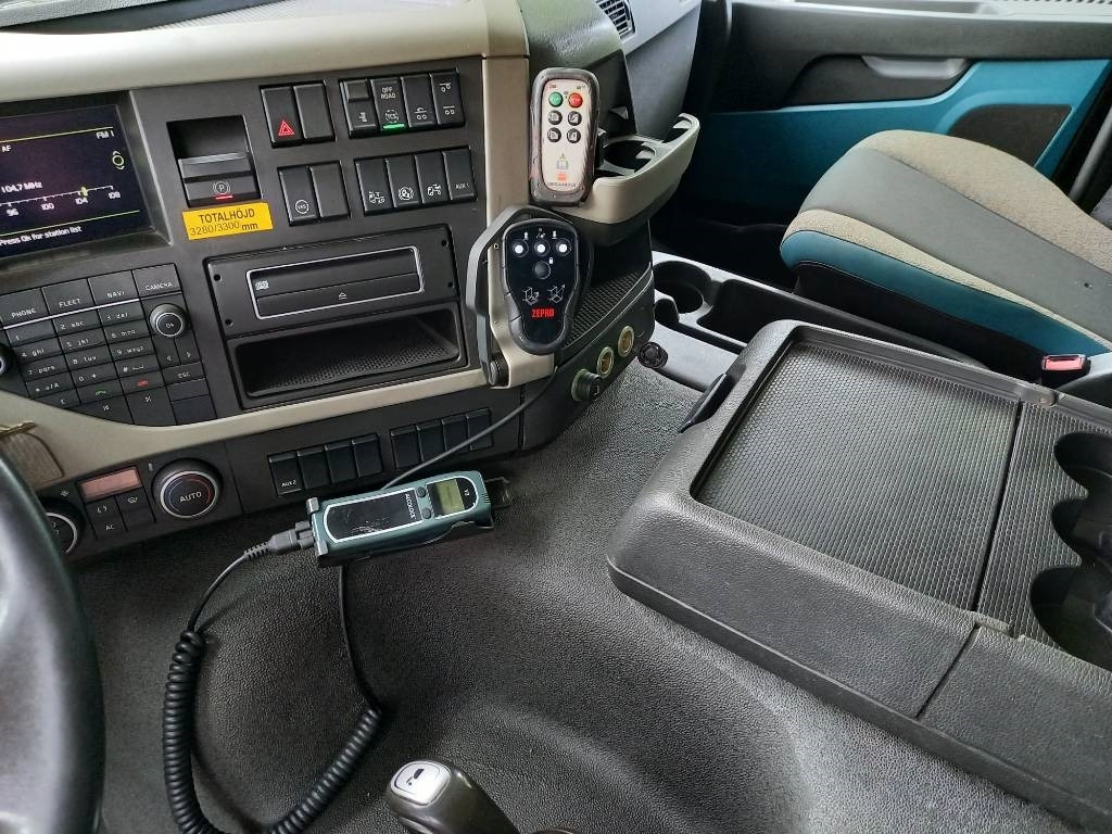 Caminhão frigorífico Volvo FM 330, 6x2, CARRIER SUPRA 950 U: foto 44