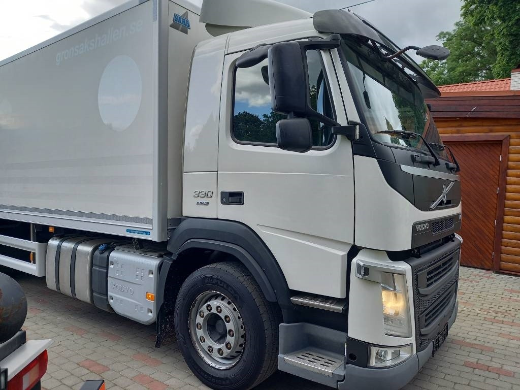 Caminhão frigorífico Volvo FM 330, 6x2, CARRIER SUPRA 950 U: foto 16
