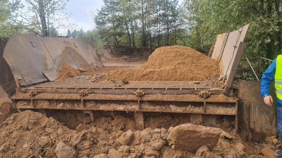 Máquina de construção Aufgabetrichter ca. 70m³: foto 6 Máquina de construção Aufgabetrichter ca. 70m³: foto 6