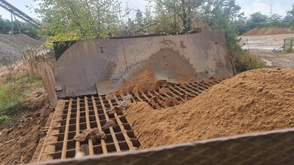 Máquina de construção Aufgabetrichter ca. 70m³: foto 7 Máquina de construção Aufgabetrichter ca. 70m³: foto 7