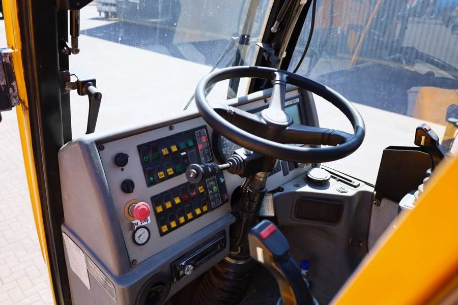 Demag AC30 City Diesel, 4x4x4 Drive, 30t Capacity, 25m M - Grua todo o terreno: foto 5 Demag AC30 City Diesel, 4x4x4 Drive, 30t Capacity, 25m M - Grua todo o terreno: foto 5