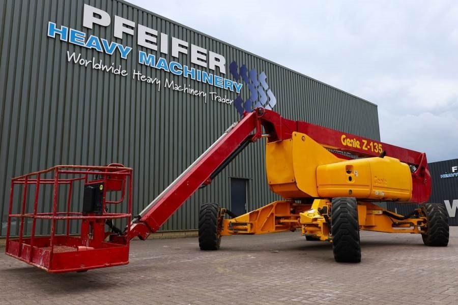 Genie ZX135/70 Diesel, 4x4x4 Drive, 43m Lifting Height, - Plataforma articulada: foto 2 Genie ZX135/70 Diesel, 4x4x4 Drive, 43m Lifting Height, - Plataforma articulada: foto 2