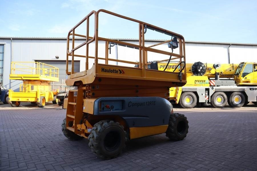 Haulotte Compact 12RTE Electric, 12m Working Height, 450kg - Plataforma de Tijera/ Plataforma de tesoura: foto 2 Haulotte Compact 12RTE Electric, 12m Working Height, 450kg - Plataforma de Tijera/ Plataforma de tesoura: foto 2