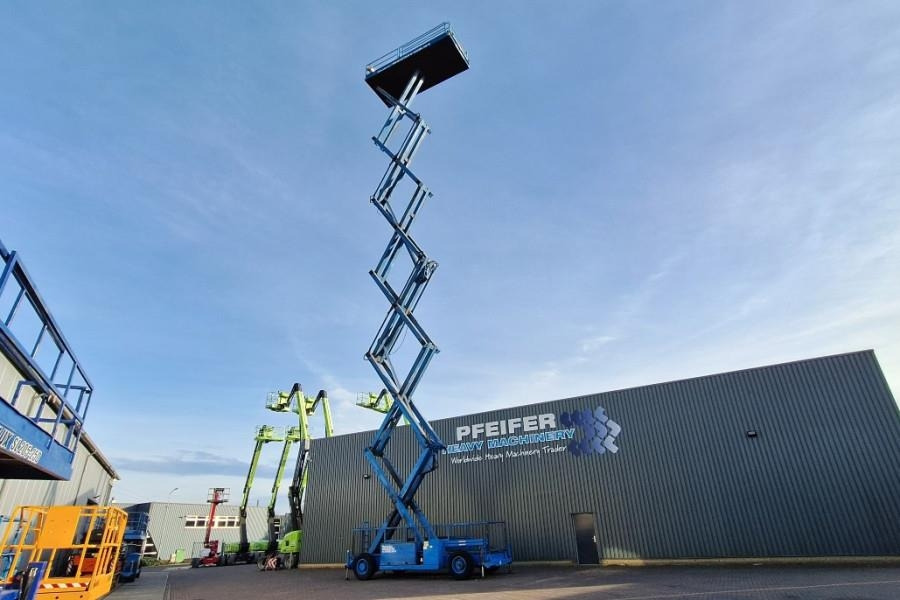 Holland Lift Megastar G300DL30/S Diesel, 4x4x4 Drive, 33.5m Wor - Plataforma de Tijera/ Plataforma de tesoura: foto 3 Holland Lift Megastar G300DL30/S Diesel, 4x4x4 Drive, 33.5m Wor - Plataforma de Tijera/ Plataforma de tesoura: foto 3