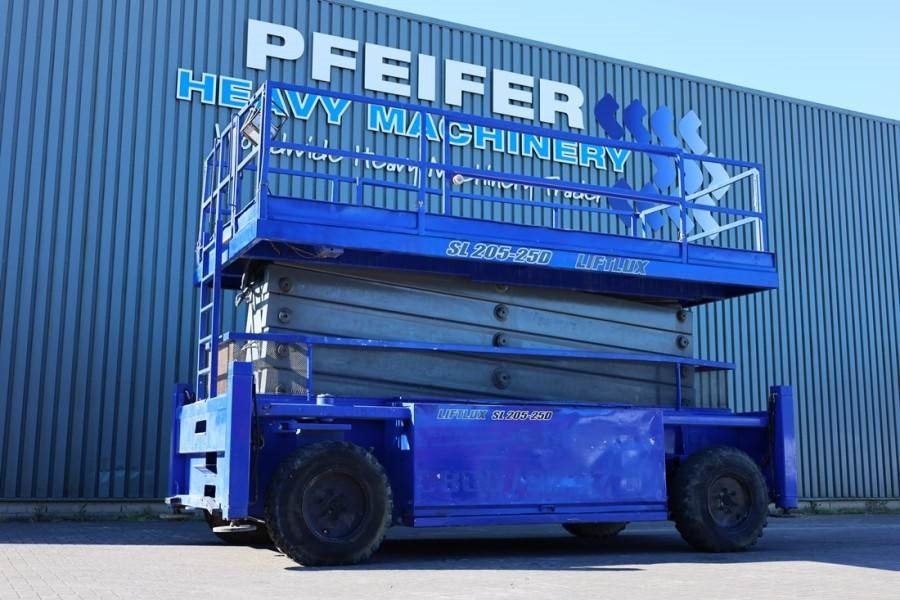 Liftlux SL205-25D Diesel, 4x4 Drive, Hydraulic Deck Extens - Plataforma de Tijera/ Plataforma de tesoura: foto 1 Liftlux SL205-25D Diesel, 4x4 Drive, Hydraulic Deck Extens - Plataforma de Tijera/ Plataforma de tesoura: foto 1
