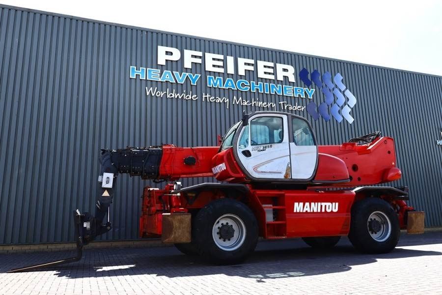 Manitou MRT3050 PRIVILEGE Diesel, 4x4 Drive And 4-Wheel St - Empilhador telescópico: foto 1 Manitou MRT3050 PRIVILEGE Diesel, 4x4 Drive And 4-Wheel St - Empilhador telescópico: foto 1