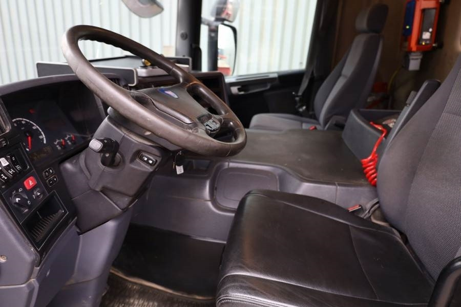 Scania 8x4 With Putzmeister PUMI 24-3.67CS Truck-mounted - Tractor: foto 4 Scania 8x4 With Putzmeister PUMI 24-3.67CS Truck-mounted - Tractor: foto 4