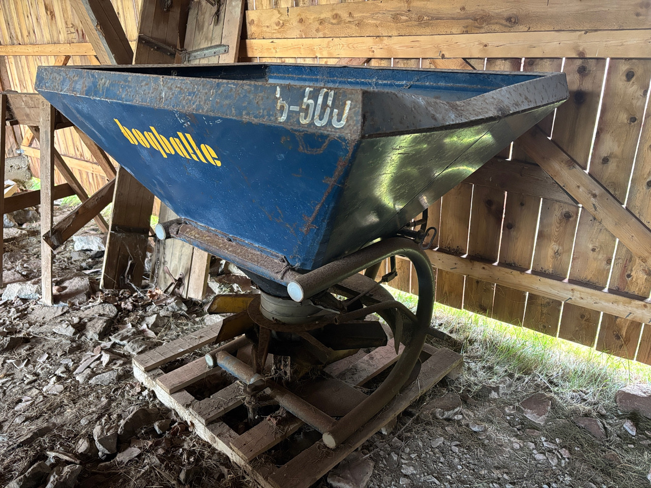 Bogballe Type B-500 - Distribuidor de fertilizantes: foto 1 Bogballe Type B-500 - Distribuidor de fertilizantes: foto 1