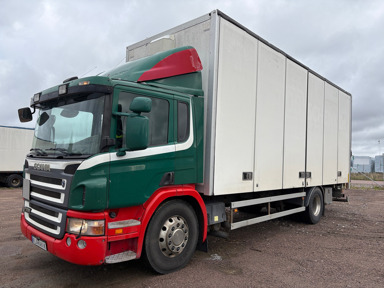 Scania P 230 - Caminhão: foto 1 Scania P 230 - Caminhão: foto 1