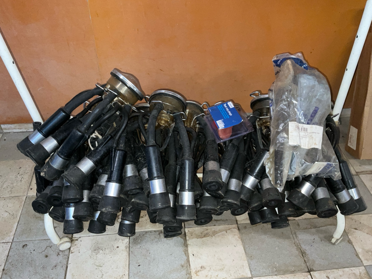 Delaval Harmony - Equipamento de gado: foto 1 Delaval Harmony - Equipamento de gado: foto 1