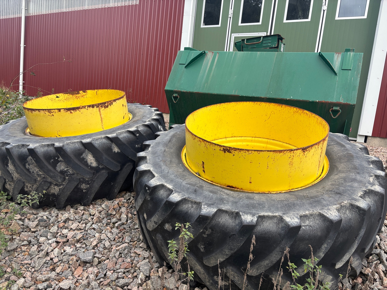 Dubbelmontage 650/65R42 till John Deere bak 2st - Pneu de Máquina agrícola: foto 1 Dubbelmontage 650/65R42 till John Deere bak 2st - Pneu de Máquina agrícola: foto 1