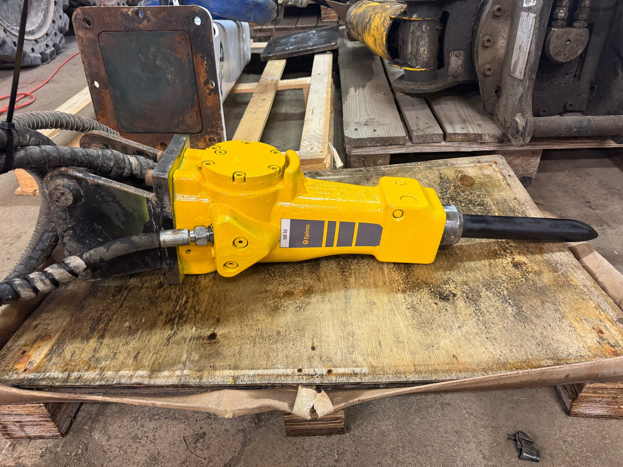 Epiroc SB 52 - Equipamento de construção: foto 1 Epiroc SB 52 - Equipamento de construção: foto 1