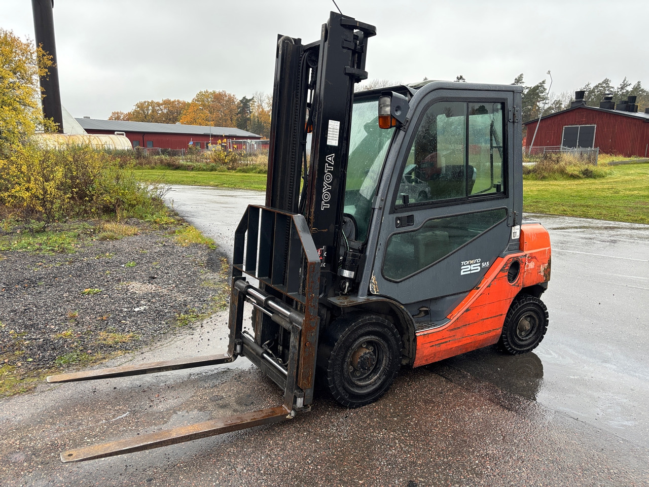 Toyota 8FDF25 - Equipamento de movimentação: foto 1 Toyota 8FDF25 - Equipamento de movimentação: foto 1