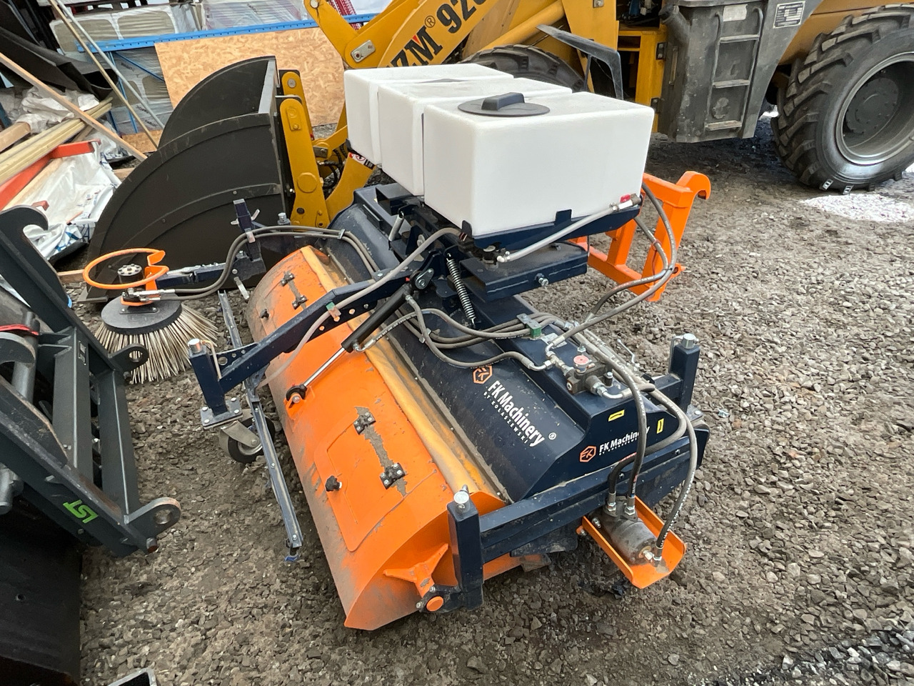 FK Machinery CY180A - Vassoura: foto 1 FK Machinery CY180A - Vassoura: foto 1