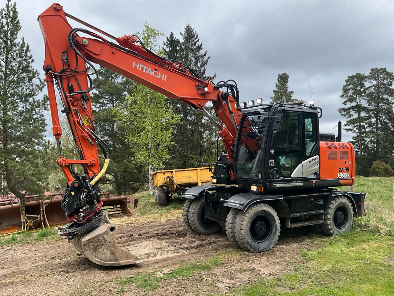 Hitachi ZX140W-6 - Escavadeira: foto 1 Hitachi ZX140W-6 - Escavadeira: foto 1