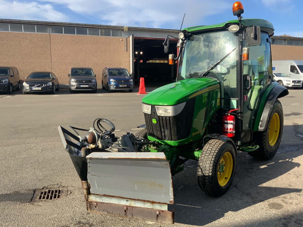 John Deere 3045R - Trator: foto 1 John Deere 3045R - Trator: foto 1