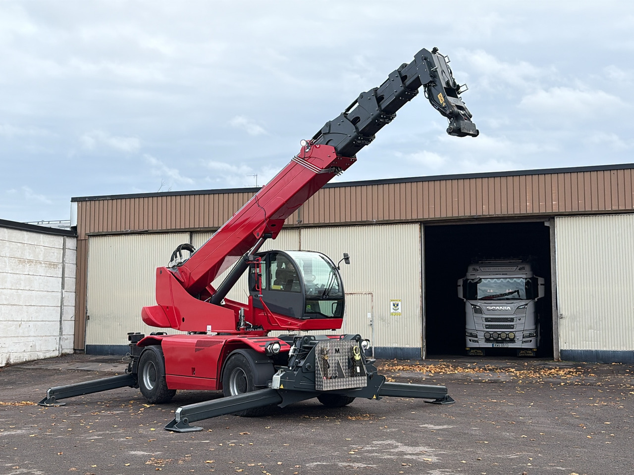 Magni RTH 6.30-V/D - Empilhador telescópico: foto 1 Magni RTH 6.30-V/D - Empilhador telescópico: foto 1