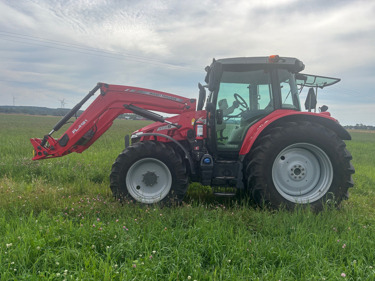 Massey Ferguson 5713S - Trator: foto 1 Massey Ferguson 5713S - Trator: foto 1