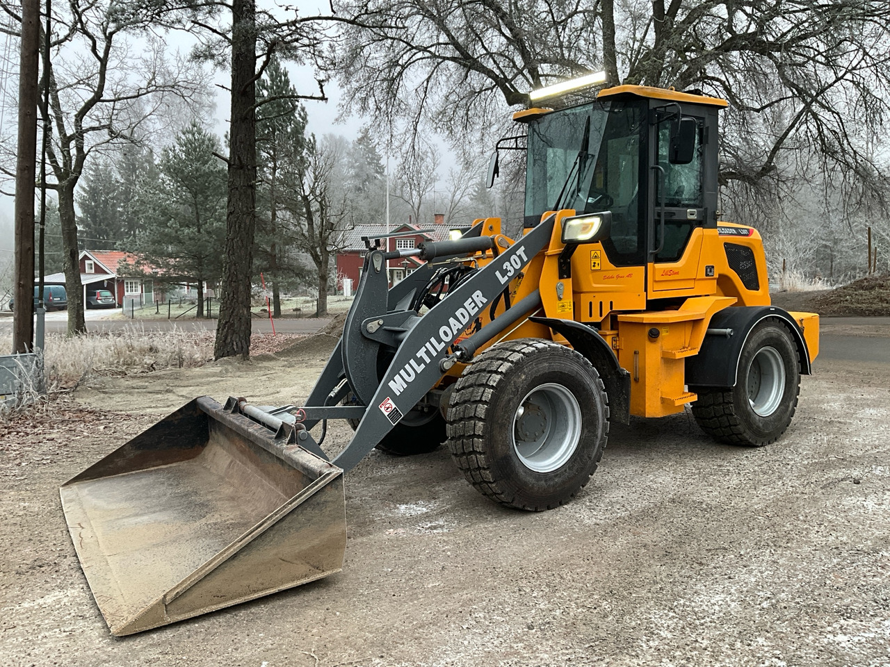 Multiloader L30T - Carregadeira de rodas: foto 1 Multiloader L30T - Carregadeira de rodas: foto 1