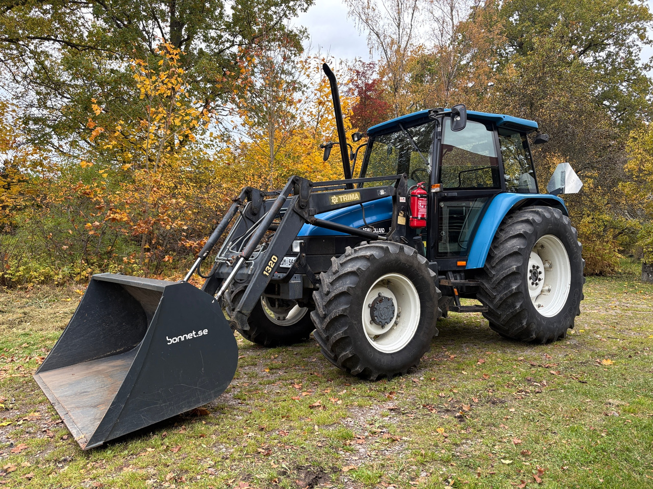 New Holland 5635 - Trator: foto 1 New Holland 5635 - Trator: foto 1