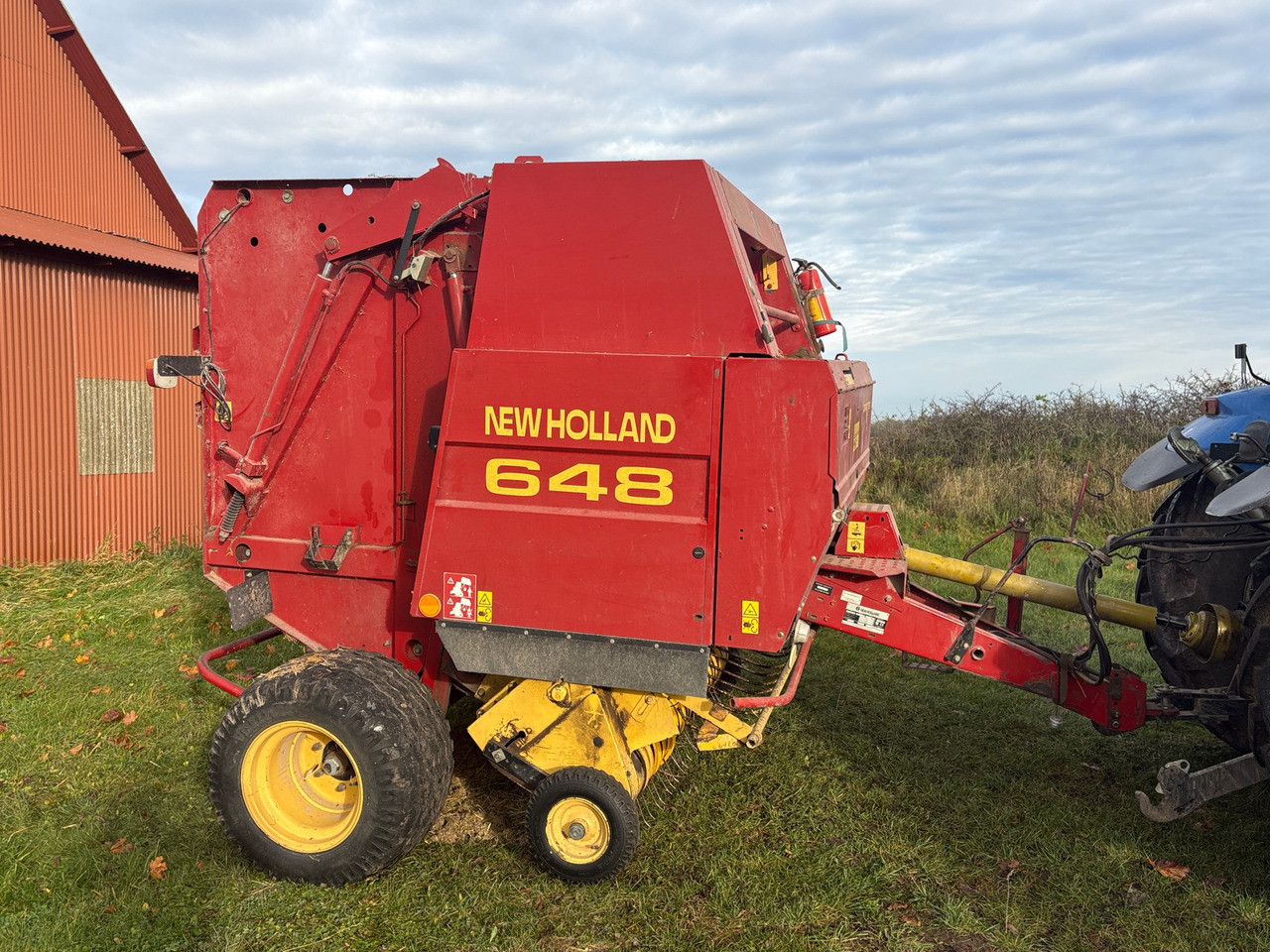 New Holland 648 - Enfardadeira de fardos redondos: foto 1 New Holland 648 - Enfardadeira de fardos redondos: foto 1